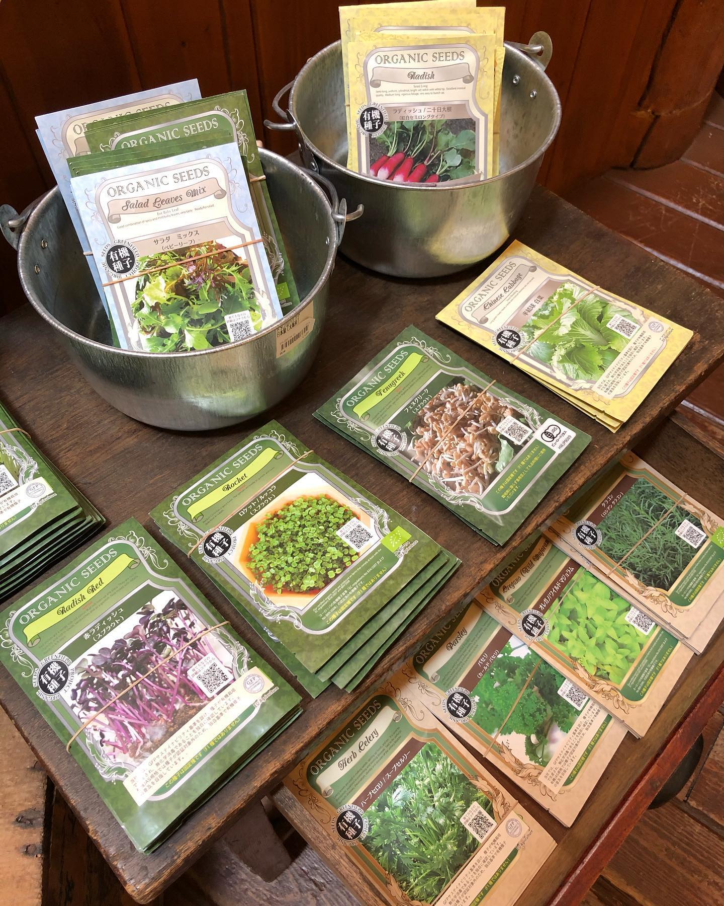 「100% ORGANIC SEEDS」せっかく自分で育てるなら…安全で美味しい野菜を育てたい…農薬なし！！化学肥料なし！！遺伝子組換えなし！！ 簡単に育てられる、ハーブやスプラウトなどの有機種子色々とあります！！ #ストーブハウス原村 #原村#八ヶ岳#自然食品#有機種子#ハーブ#スプラウト #有機栽培#家庭菜園#ぷらんたー菜園 #ベランダ #キッチン #オーガニック #オーガニック生活 #体に優しい野菜 #体に優しいごはん #体に優しい #からだがよろこぶ #子供に優しい #子供も大好き #薪ストーブ #薪ストーブのある暮らし
