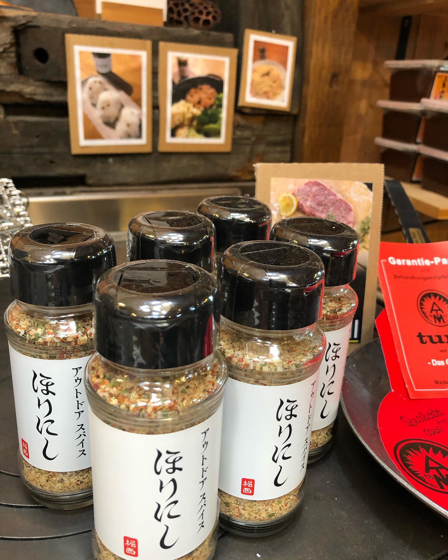 何にでも使えて美味しい魔法のアウトドアスパイス！！ 「ほりにし」在庫切れになりそうです…中毒症の方はお急ぎください！！ 御来店お待ちしております#ストーブハウス原村 #八ヶ岳#原村 #ふもと#薪ストーブ#薪ストーブのある暮らし#ドームハウス#焚き火#キャンプ#キャンプ場#キャンプ道具#アウトドア#アウトドア用品#camp#ソロキャンプ #親子でキャンプ#グランピング #BBQ#キャンパー#ほりにし #ほりにしスパイス #アウトドアスパイス#アウトドアショップオレンジ #万能 #万能調味料#スイスチャード#無農薬#うまい#流石