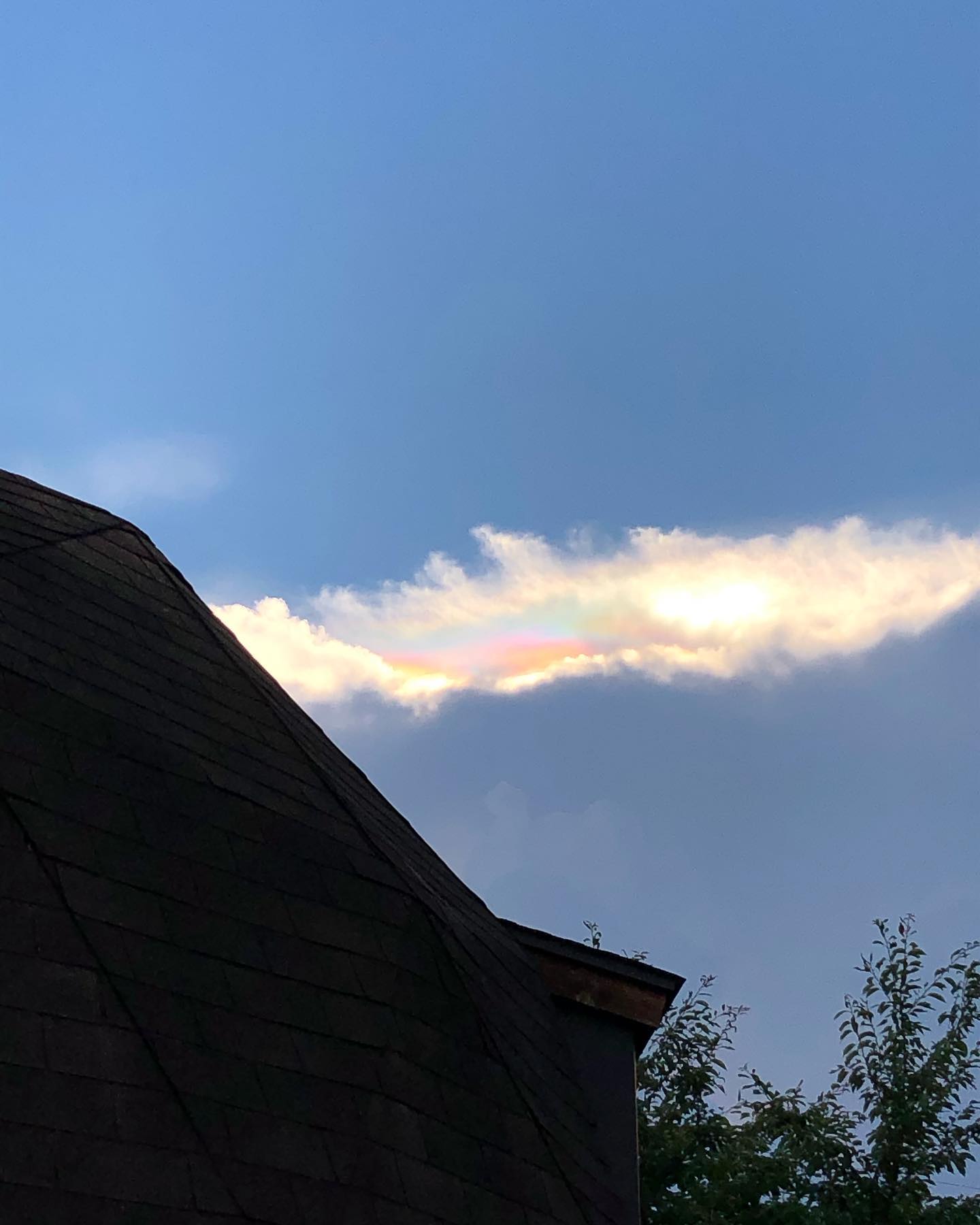 彩雲️️#ストーブハウス原村#八ヶ岳の薪ストーブ専門店 #原村#八ヶ岳#茅野市 #薪ストーブ #薪ストーブのある暮らし #薪ストーブのある家 #山の暮らし #おてつだい #災害#強い#生活の道具 #アウトドア #アウトドア用品 #薪#着火剤 #食品 #オーガニック食品 #生活必需品#空 #空が好き#雲 #雲が好き#彩雲