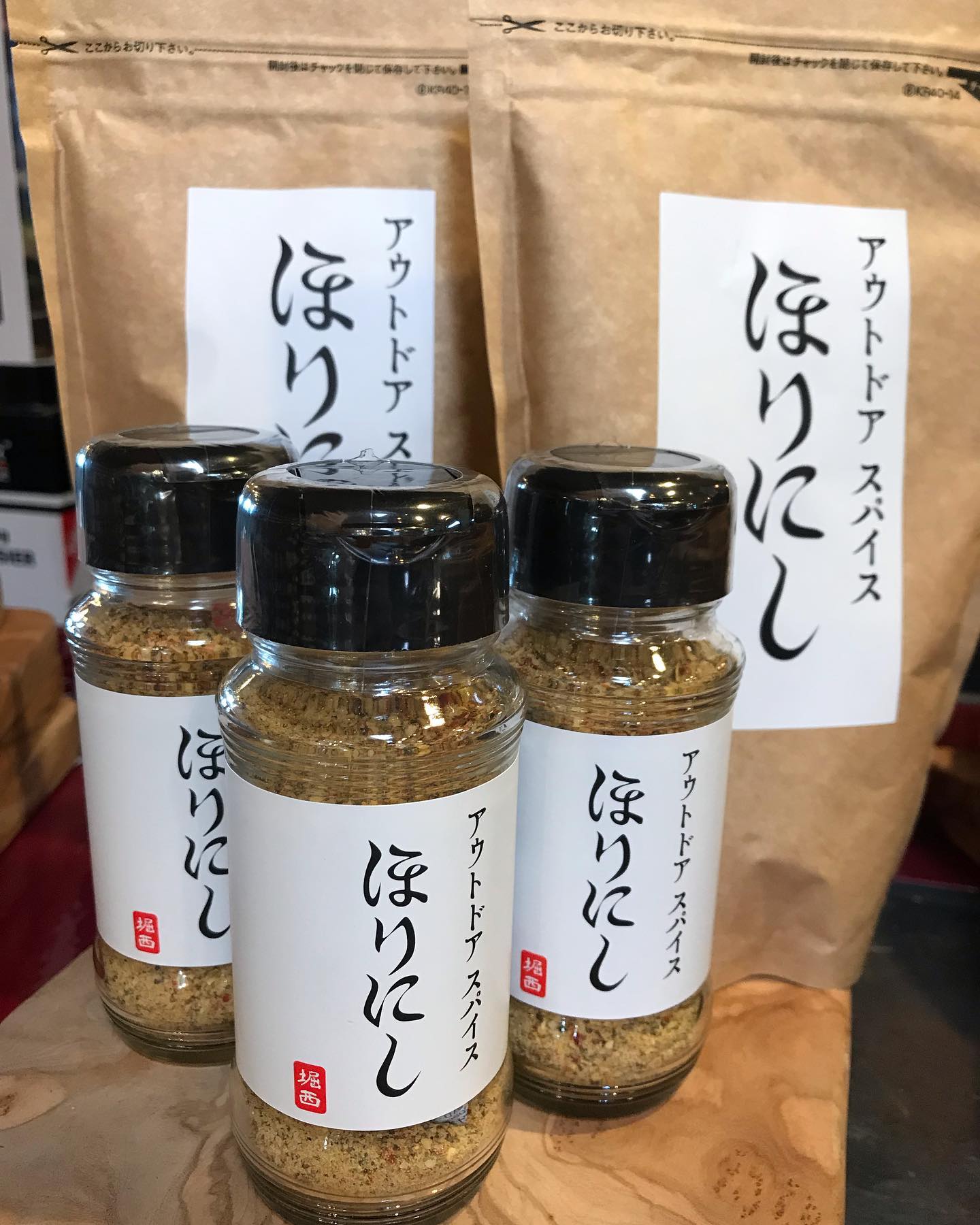 お待たせしました！！アウトドアスパイス「ほりにし」今回は詰め替えも入荷しております^_^とにかく、好回転商品になります️お早めに^_^#ストーブハウス原村 #八ヶ岳#原村 #富士見 #ふもと#薪ストーブ#薪ストーブのある暮らし#ドームハウス#焚き火#キャンプ#キャンプ場#キャンプ道具#アウトドア#アウトドア用品#camp#ソロキャンプ #親子でキャンプ#グランピング #BBQ#キャンパー#ほりにし #ほりにしスパイス #アウトドアスパイス#万能 #万能調味料