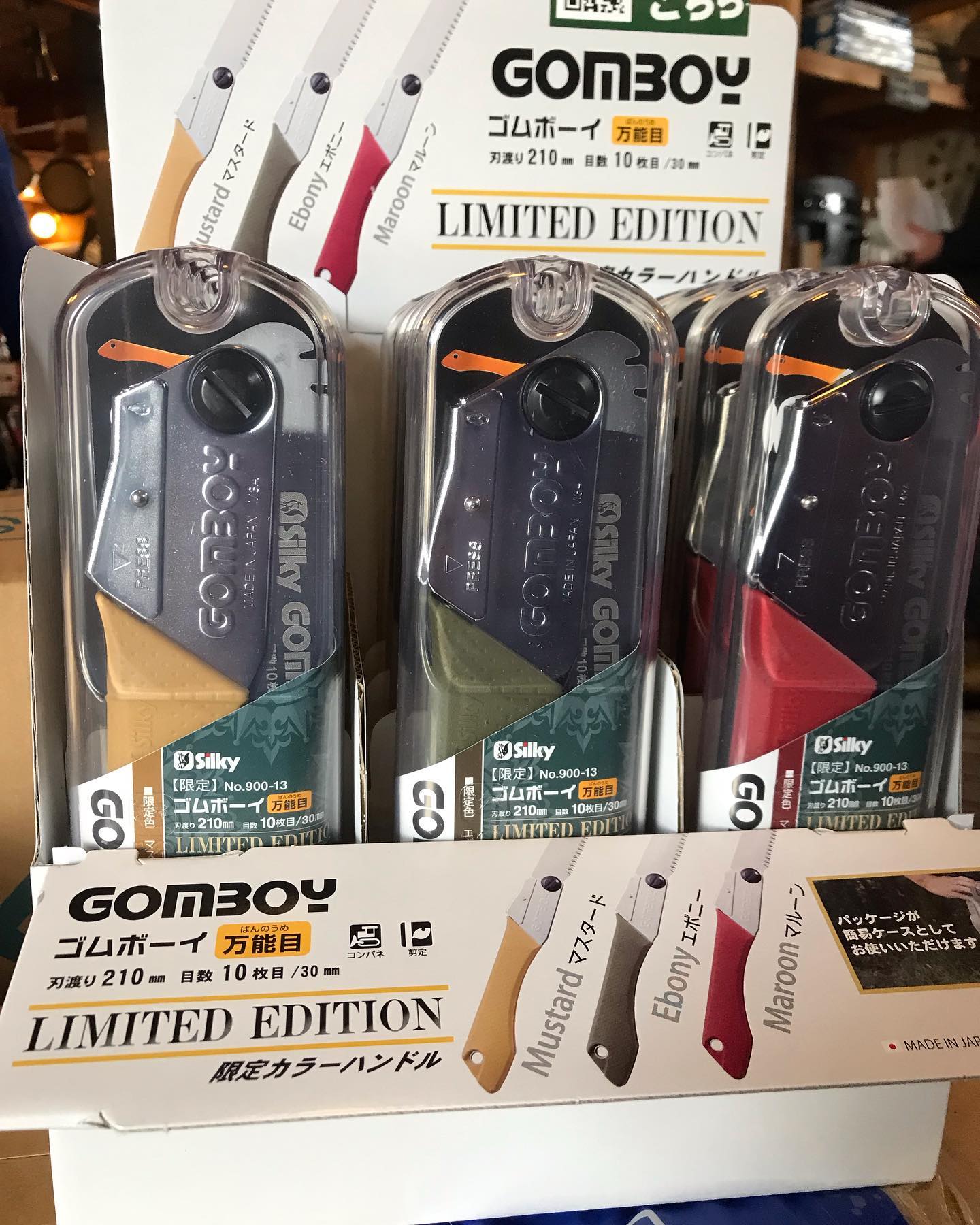 GOMBOY limited editionアウトドアシリーズ入荷ですアウトドアシーンに映える事間違いなしのこのアイテム。困った時の刃物の１つとして必ず必要なのがノコギリです。アウトドアやDIYに。このカラーはどれに決めてもハズしません！マスタードエボニーマルーンの三色になります。¥3560税別となります。#silky #silkygomboy #silkysaw #silkykatanaboy #silkytsurugi #アウトドア #キャンプ #ライフライン #diy #diy女子 #山の暮らしのお手伝い #八ヶ岳の薪ストーブ専門店 #ストーブハウス原村 #八ヶ岳 #原村 #富士見 #蓼科