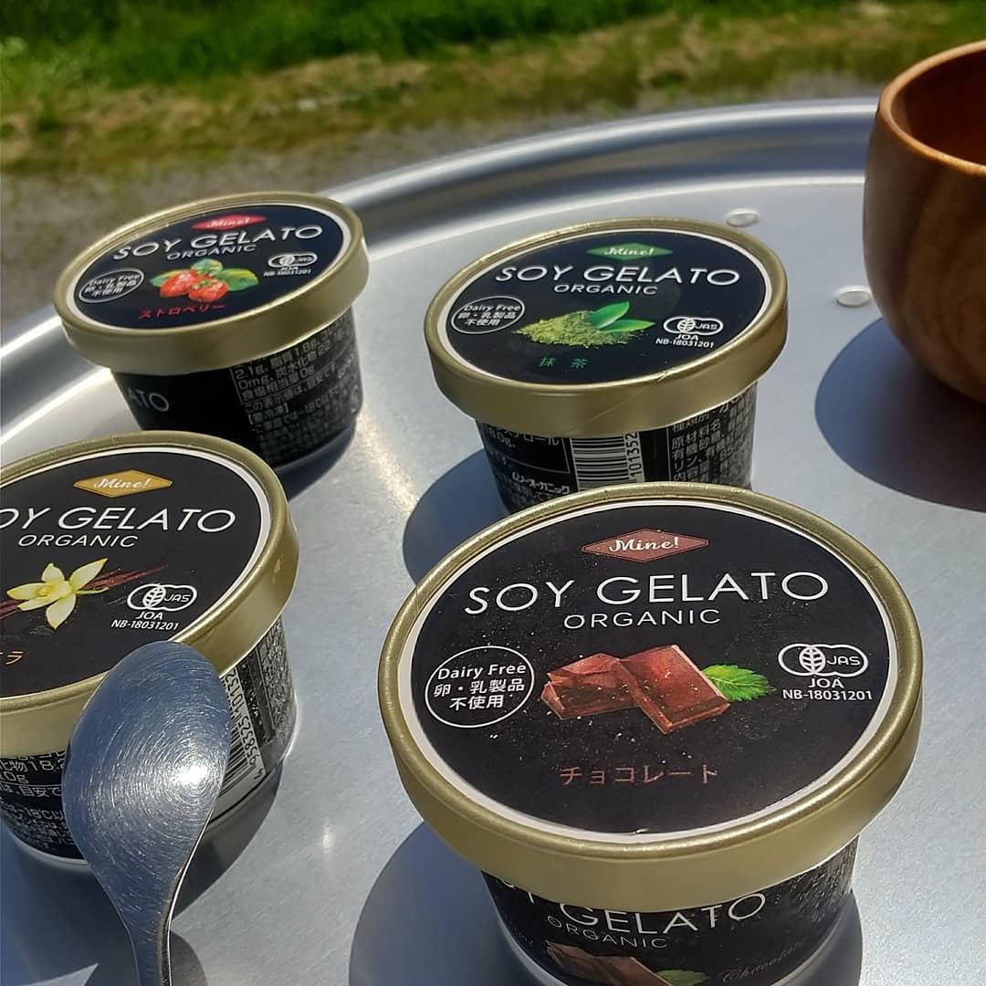 ６月スタート️原村は風が心地よく、気持ちがイイこんな時はデッキにイス出してSOY GELATO️卵、乳製品不使用のオーガニックなのに濃厚な味わいお子さまにも大人気です#ストーブハウス #薪ストーブ #薪ストーブのある暮らし #八ヶ岳 #原村 #６月 #ジェラート #ソイジェラート #オーガニック #いい天気