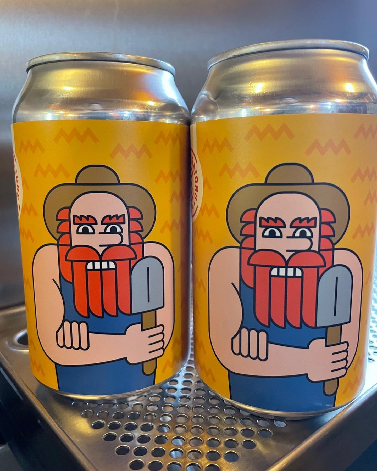 Co-Conspiratorオーストラリアのクラフトビールで5年間の醸造所を持たないジプシーブリュワリーとしての活動に終止符を打ち、12000リッターの醸造設備と24タップ、200人収容の自前のBrewPub建設から彼は新しいチャプターに入りました。地元のアーティストやファッション関係者の力を借りて、凝った内装や秘密のおしゃべりスペースなどが設えられて、彼らの世界観にあふれた最高のロケーション。このBrewPubで醸造されたビールはこれまでCo-Conspirator BrewPubでしか飲むことができないものとなっていましたが、お願いにお願いを重ね、なんと今回はじめてBrewPubから持ち出されて日本への輸出に樽商品を少量分けていただきました!オーストラリア国内でも外部には出されていない非常に貴重な"BrewPub Series"を是非堪能あれ#ストーブハウス原村#薪ストーブ#薪ストーブのある暮らし #薪ストーブのある家 #薪ストーブキャンプ #クラフトビール #クラフトビール専門店 #オーストラリアクラフトビール#キャンプ #アウトドア #乾杯