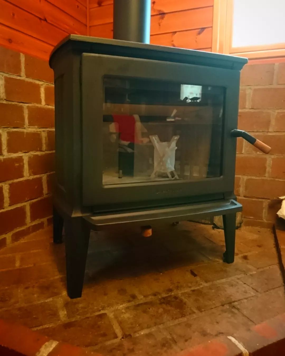 woodstove before and after series鋼鈑製のクラフトストーブから最新のトゥルーハイブリッド、GM60へ。いつの時代も人を暖め続ける薪ストーブ。ストーブチェンジの時は必ず敬意を込めること。ストーブマンにとって大事なスピリッツです。#ストーブハウス原村#八ヶ岳の薪ストーブ専門店#薪ストーブ#八ヶ岳#グリーンマウンテン#原村#別荘#クラフトストーブ#クラフトビール#長野県#北杜市#別荘ライフ#アウトドア#キャンプ#神奈川県#梅雨