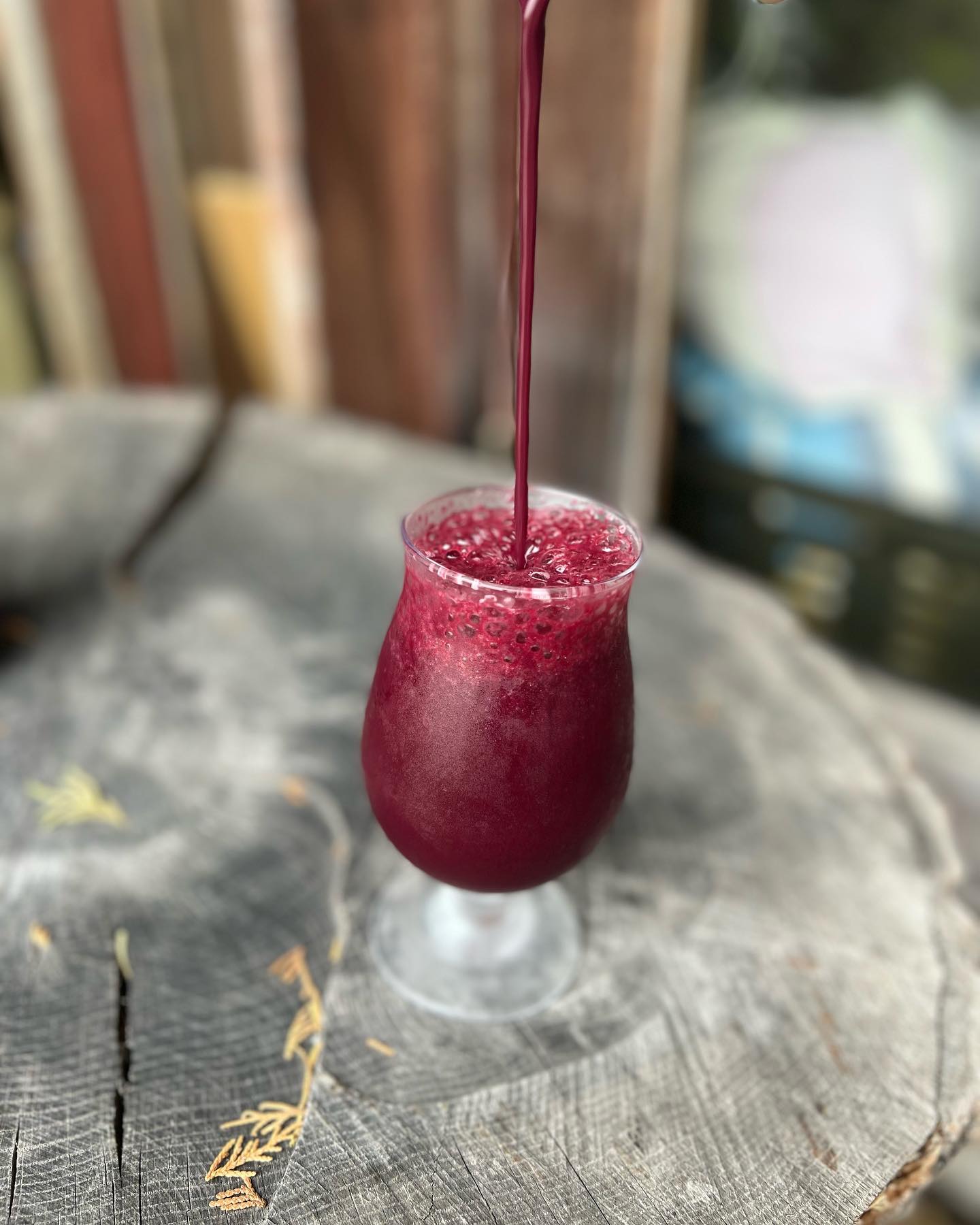 うちゅうブルーイング入荷KIMONOSMOOTHIE SOUR ALEABV6%品目：発泡酒ブラックベリー果汁をふんだんに使用したサワーエール。ごくごくいっちゃいますねすぐなくなってしまうのでお早めに！！！#うちゅうブルーイング #kimono #サワーエール #ドリンカブル #宇宙戦争 #クラフトビール#量り売り #ipa