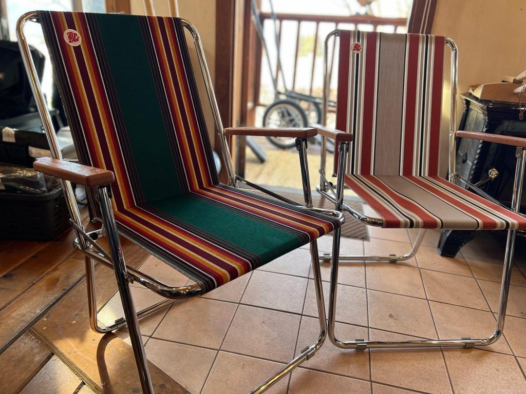 Zip Dee chair正規代理店として販売を開始しました。Zip Dee FoldAway Chairはイリノイ州自社工場の職人の手作業