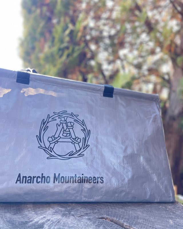 Anarcho Mountaineers

アナルコカップやランタンなどの
アイテムをスマートに収納。

使い勝手が深く考慮された高スペック仕様。
素材はコーデュラナイロンのブラック。
3D刺繍による”A”マークの存在感がgood👍

・Carry All
・XL Lantern Box
・Military Kitchen Paper Case
・Anarcho Cups Case(S)
・Anarcho Cups Case(L)
・Dry House(M)
・Tissue Case

上記アイテムが揃っております。
数量に限りがございますので
ご興味ある方はお早めに🔥

ご来店お待ちしております！

#AnarchoMountaineers
#MountainResearch
#マウンテンリサーチ
#AnarchoCup
#MADEINTOKYO
#収納
#キャンプ
#フェス
#焚火
#東京
#長野
#原村
#八ヶ岳
#薪ストーブ
#薪ストーブのある暮らし
#ストーブハウス原村
#stovehouse